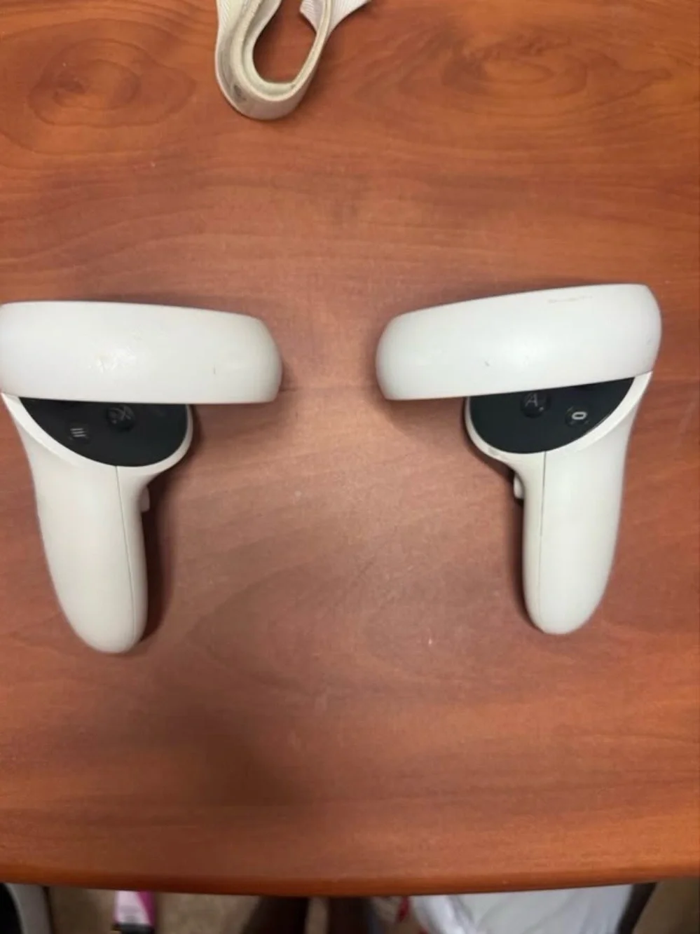 (Oculus) Meta quest 2 ( Comes With Oculus Case)